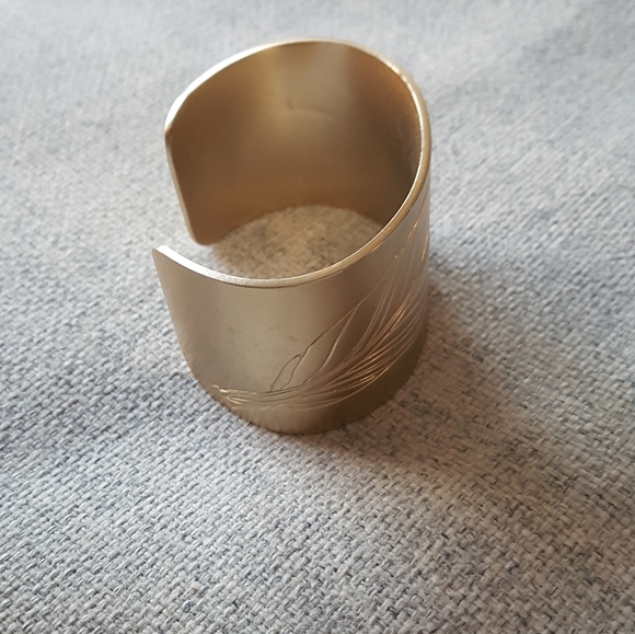 🎉2 for 10🎉Metal wrist cuff - Picture 2 of 4